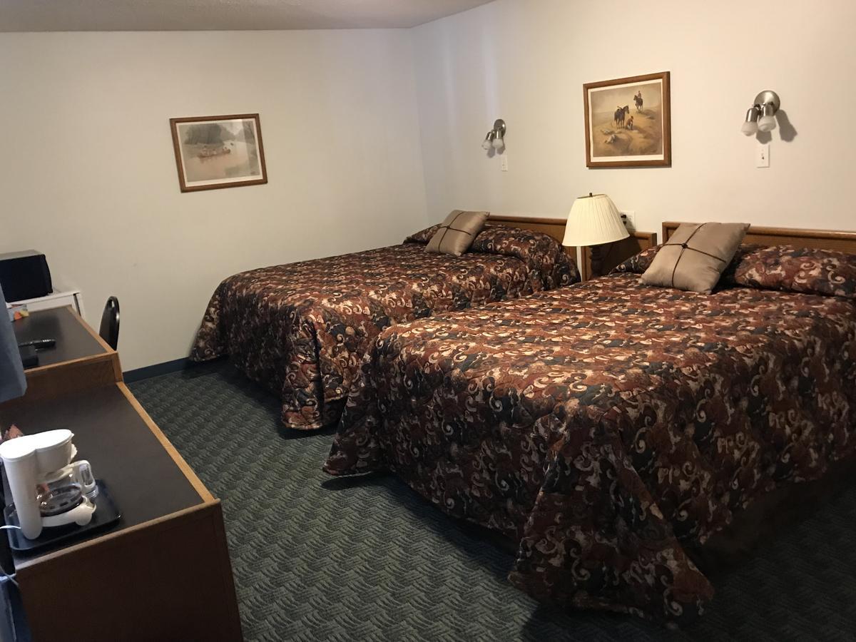 The Home Hotel Boissevain Экстерьер фото