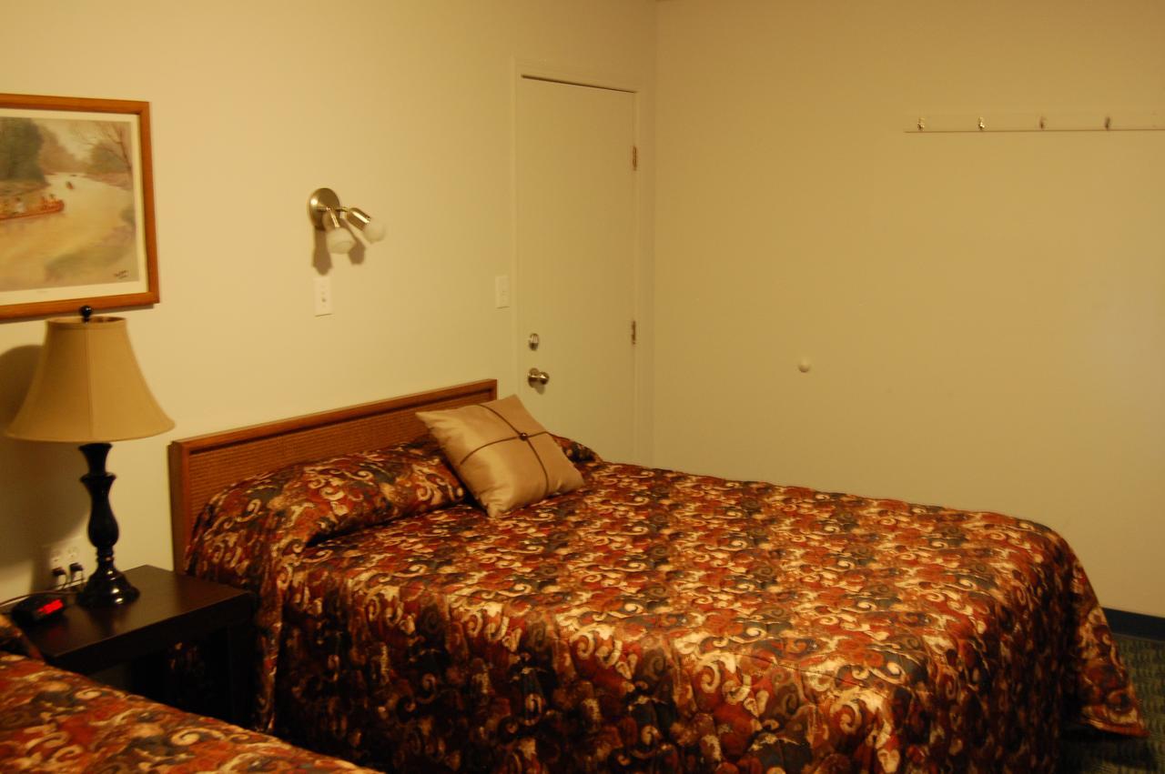 The Home Hotel Boissevain Экстерьер фото