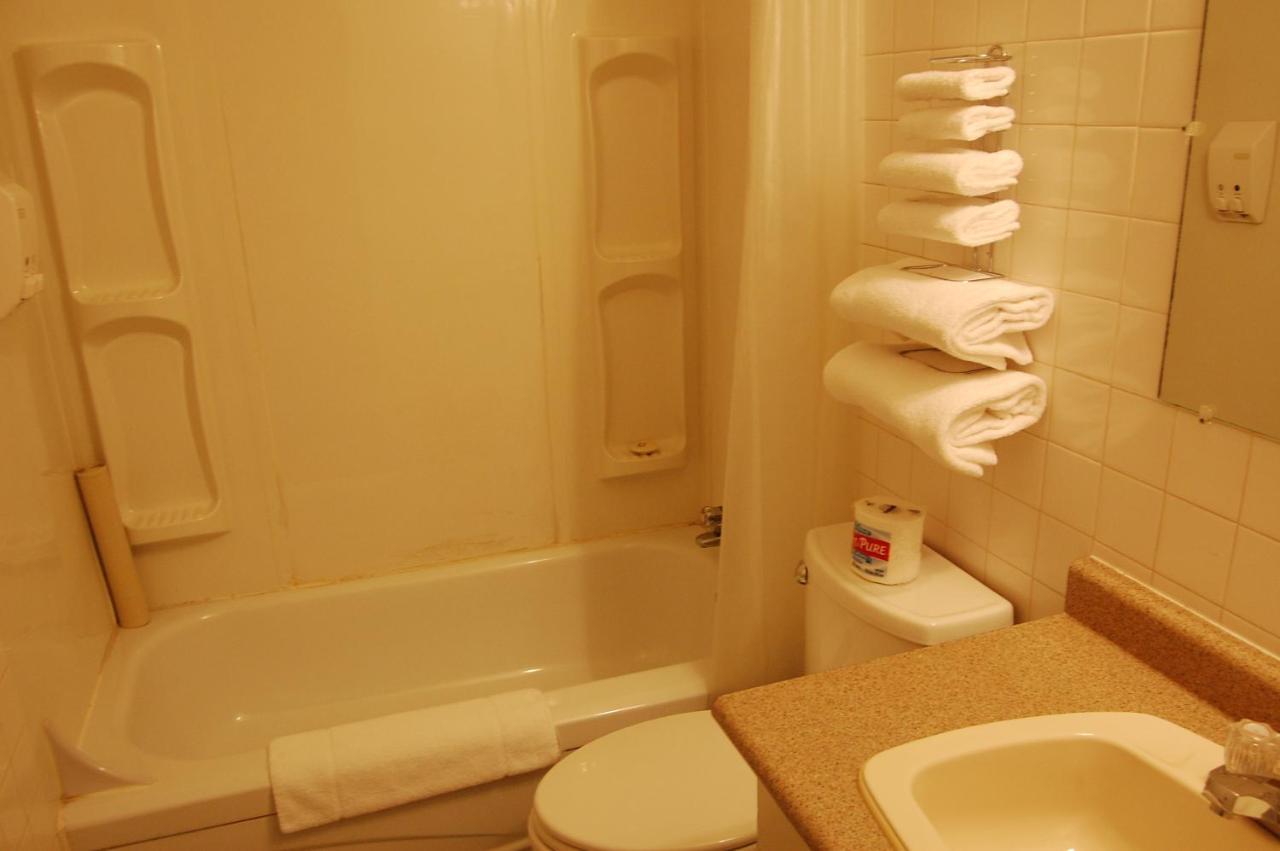The Home Hotel Boissevain Экстерьер фото